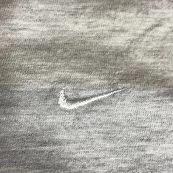 Nike T-shirt Light Gray Women's Size Medium 8/10 - Picture 4 of 6